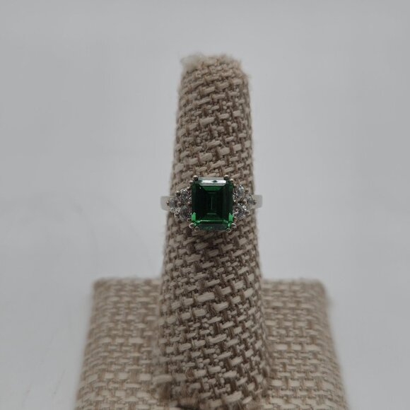 Size 6 Sterling Silver Beautiful Green Cubic Zirconia Gem Ring A3672 - Picture 1 of 9